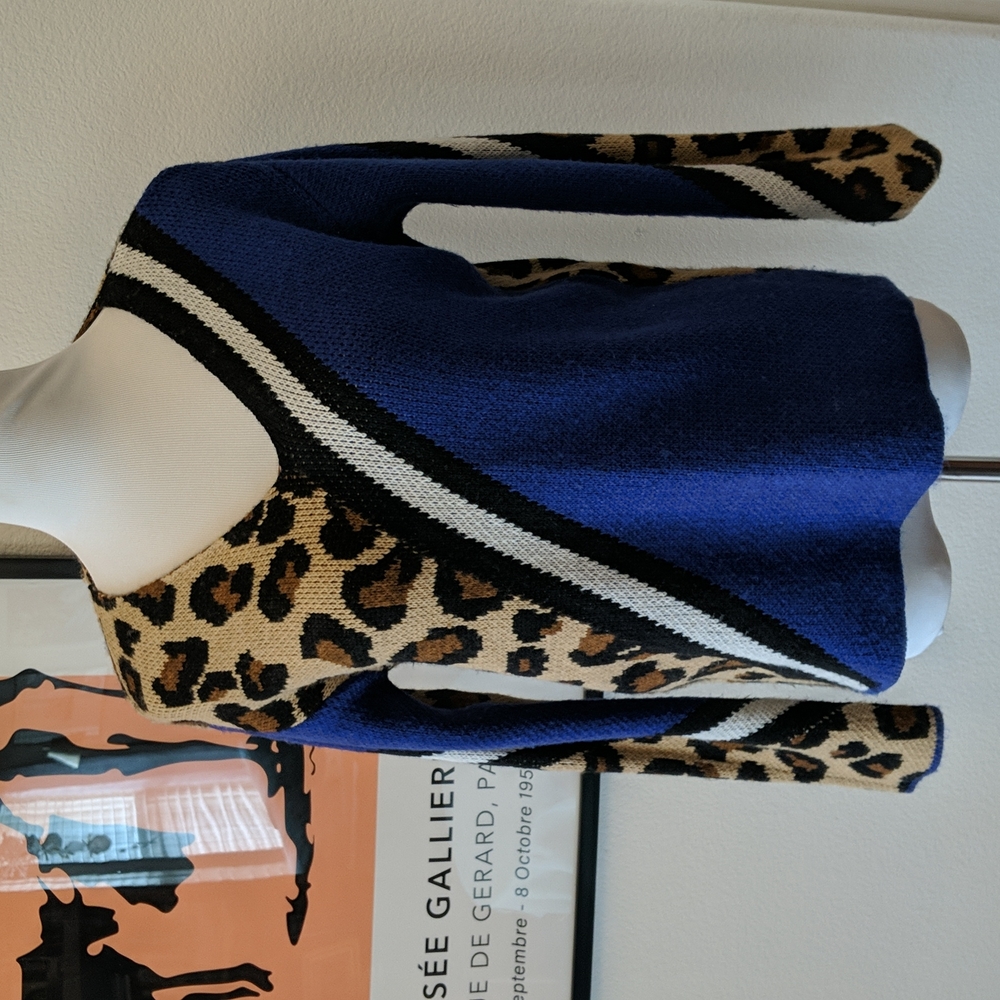 Nicolai sweater size M
